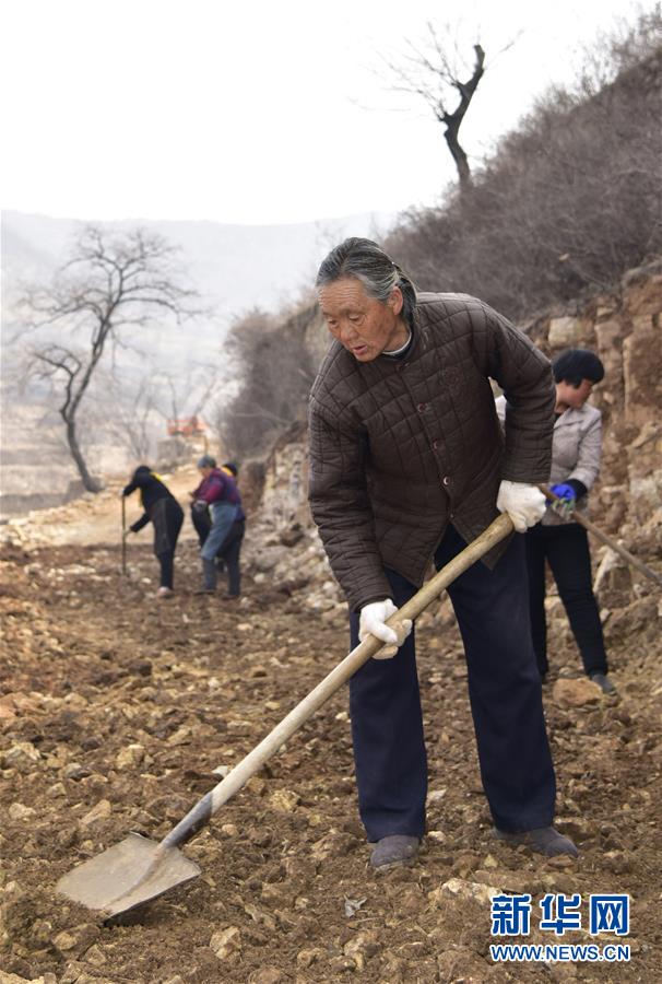 （在習(xí)近平新時(shí)代中國(guó)特色社會(huì)主義思想指引下——新時(shí)代新作為新篇章·圖文互動(dòng)）（1）“困難面前有我們”——太行山革命老區(qū)一個(gè)小山村的蝶變