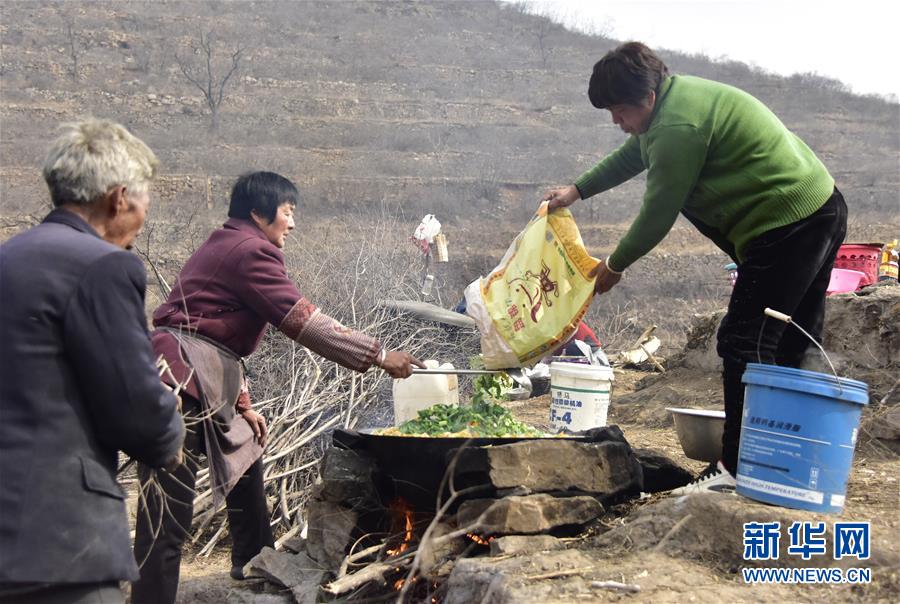 （在習(xí)近平新時(shí)代中國(guó)特色社會(huì)主義思想指引下——新時(shí)代新作為新篇章·圖文互動(dòng)）（3）“困難面前有我們”——太行山革命老區(qū)一個(gè)小山村的蝶變