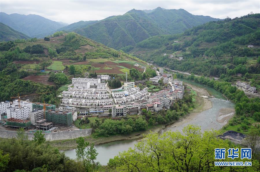 （走基層 聽(tīng)民聲·圖文互動(dòng)）（1）電商扶貧 讓陜西山區(qū)農(nóng)業(yè)擁抱“藍(lán)海”