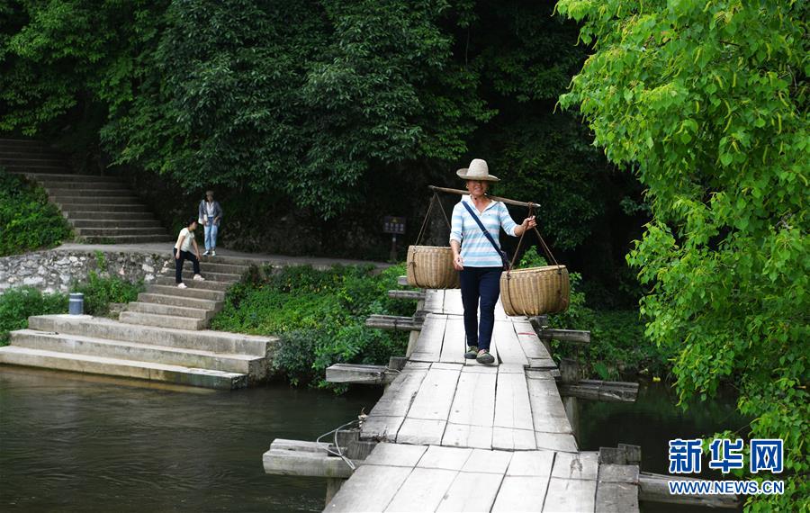 （壯麗70年·奮斗新時代——記者再走長征路·圖文互動）（2）啊，紅軍橋,！