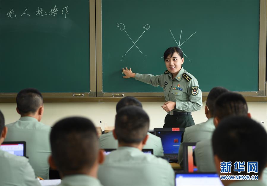 （圖文互動(dòng)）（2）歷史的見證——陸軍邊海防學(xué)院維吾爾族女講師其曼古力一家三代守疆固邊記事