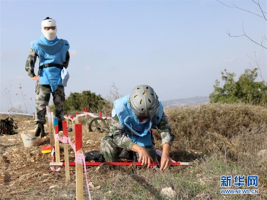 （新華全媒頭條·圖文互動(dòng)）（12）沿著中國(guó)特色強(qiáng)軍之路闊步前進(jìn)——黨中央,、中央軍委領(lǐng)導(dǎo)推進(jìn)國(guó)防和軍隊(duì)建設(shè)70年紀(jì)實(shí)