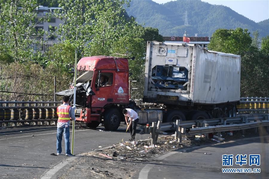 （社會）（2）國務(wù)院安委會決定對浙江溫嶺槽罐車爆炸事故查處實行掛牌督辦