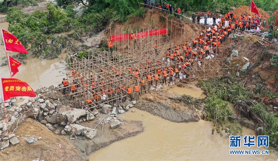 （防汛抗洪·圖文互動）（10）洪水不退,，子弟兵誓死不退——解放軍和武警部隊官兵參與洪澇災(zāi)害搶險救援記事