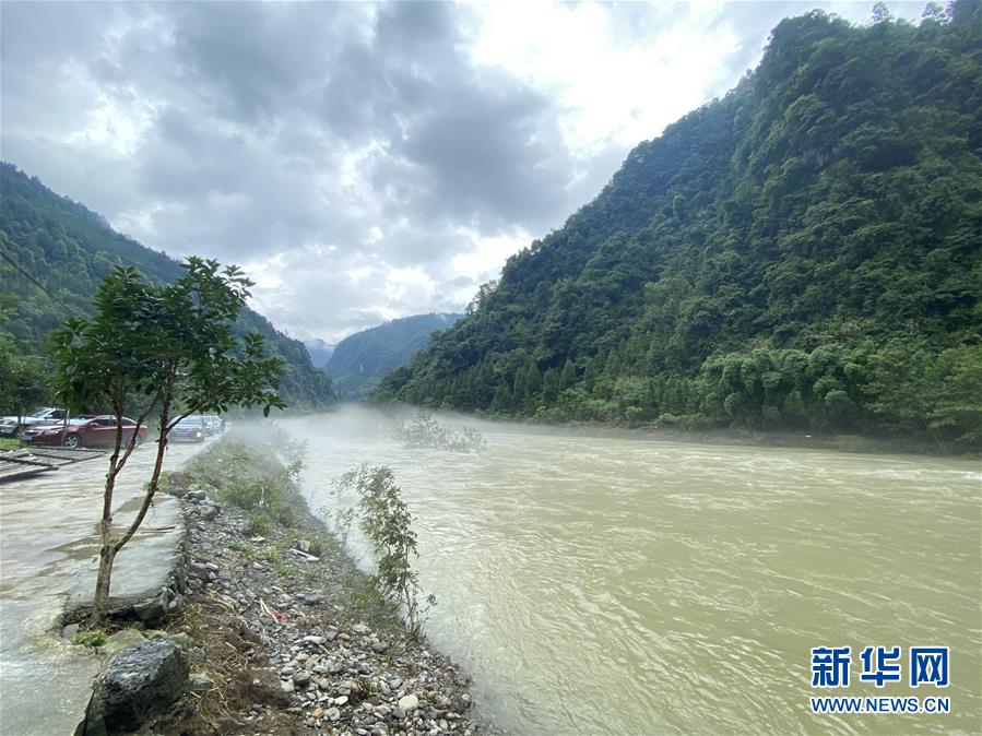 （防汛抗洪·圖文互動）（1）山洪襲來前,，澧水河畔大轉(zhuǎn)移