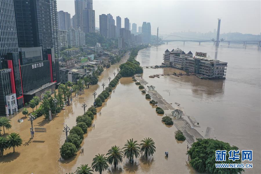 （防汛抗洪·圖文互動）（10）救援，在被洪水漫過的街巷之間——直擊重慶長江,、嘉陵江抗洪一線