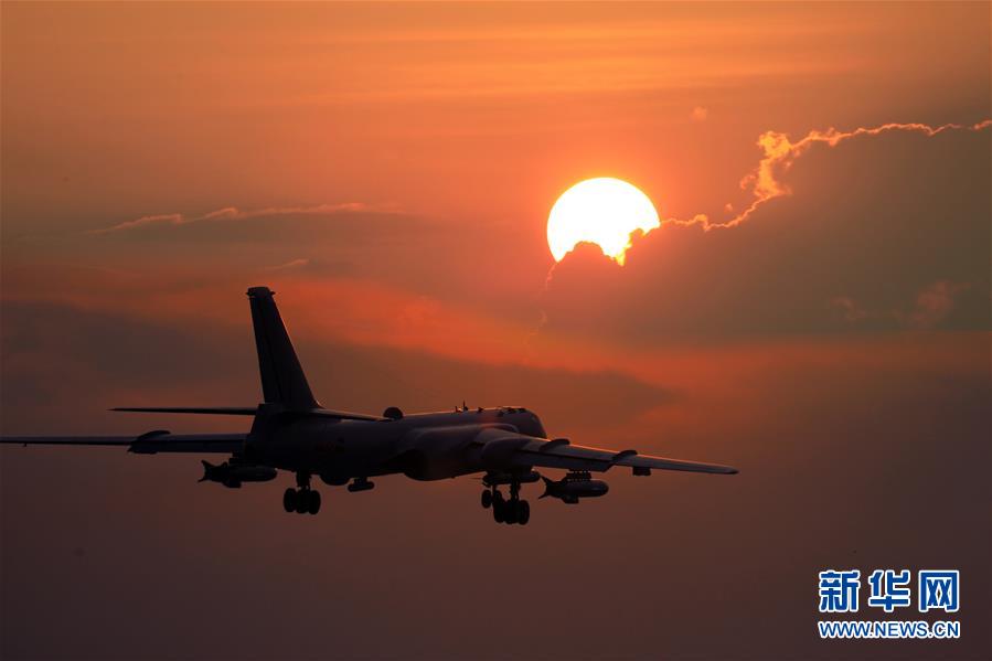 （在習(xí)近平強(qiáng)軍思想指引下·我們在戰(zhàn)位報(bào)告·圖文互動）（4）雷霆“戰(zhàn)神”向戰(zhàn)而飛——空軍航空兵某師牢記囑托備戰(zhàn)打仗記事