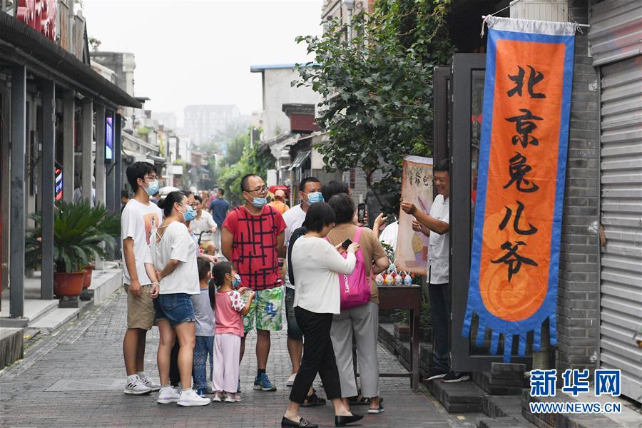 （走向我們的小康生活·圖文互動）（5）小橋、流水,、書香,、人家——老北京胡同里的恬靜棲居