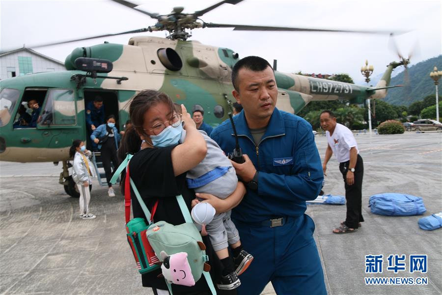 （在習近平強軍思想指引下·我們在戰(zhàn)位報告·圖文互動）（1）將強軍使命書寫在祖國的藍天上——陸軍第77集團軍某陸航旅聚焦練兵備戰(zhàn)記事