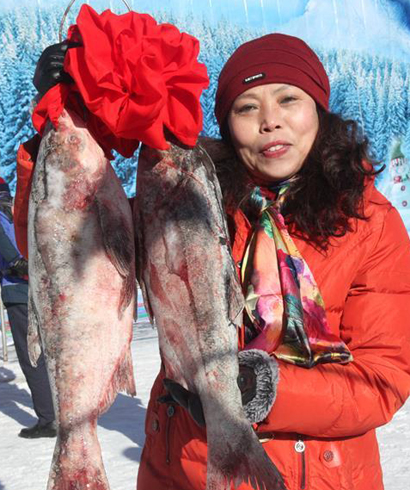 冰雪捕魚(yú)節(jié) 游客樂(lè)悠悠