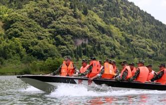 貴州武警開展抗洪搶險應急演練