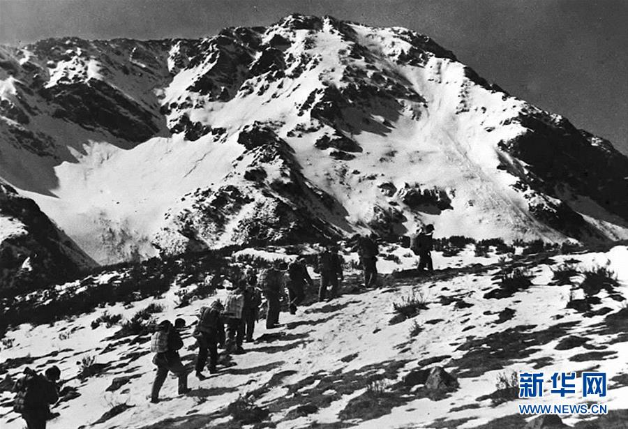 中央紅軍長征第一次翻越大雪山——夾金山