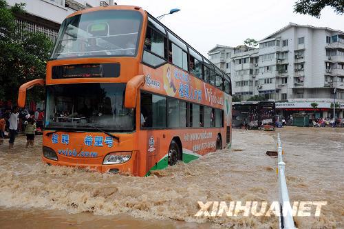 桂林遇強降雨 城區(qū)內(nèi)澇嚴重