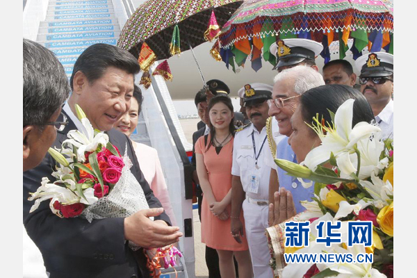 9月17日,，國家主席習近平抵達古吉拉特邦艾哈邁達巴德市，開始對印度進行國事訪問,。 新華社記者 鞠鵬 攝