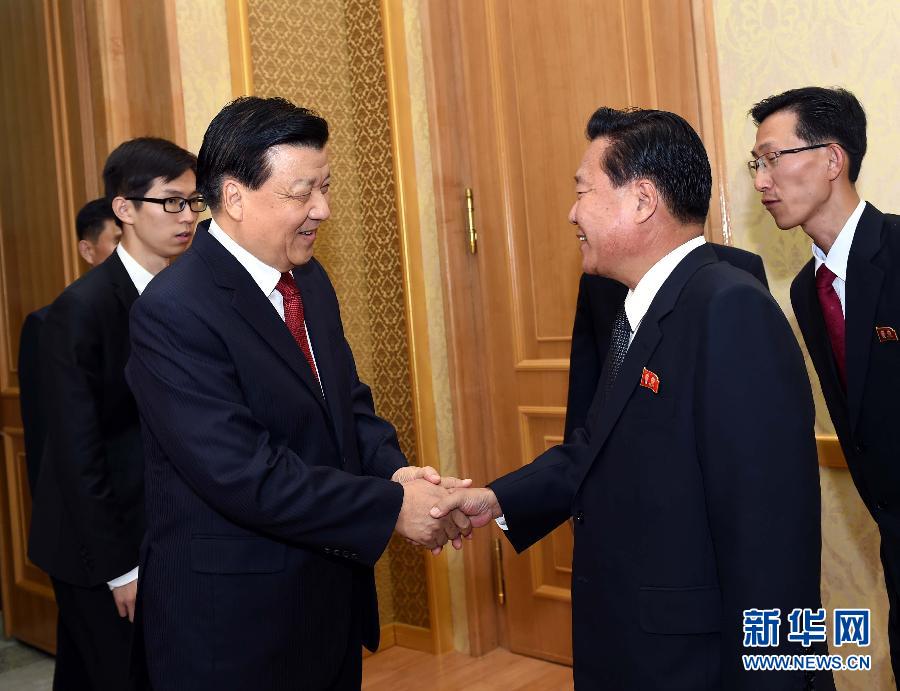 10月9日，在朝鮮進行正式友好訪問的中共中央政治局常委,、中央書記處書記劉云山與朝鮮勞動黨中央政治局委員,、中央書記崔龍海舉行會談。新華社記者 饒愛民 攝