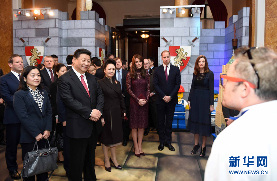 10月21日，國家主席習(xí)近平和夫人彭麗媛在英國威廉王子夫婦陪同下,，出席在倫敦舉行的中英創(chuàng)意產(chǎn)業(yè)展,。 新華社記者 張鐸 攝