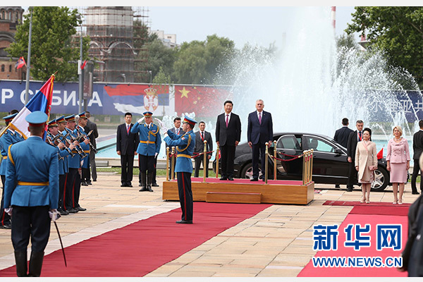  6月18日,，國家主席習(xí)近平出席塞爾維亞總統(tǒng)尼科利奇在貝爾格萊德舉行的隆重歡迎儀式,。 新華社記者馬占成攝