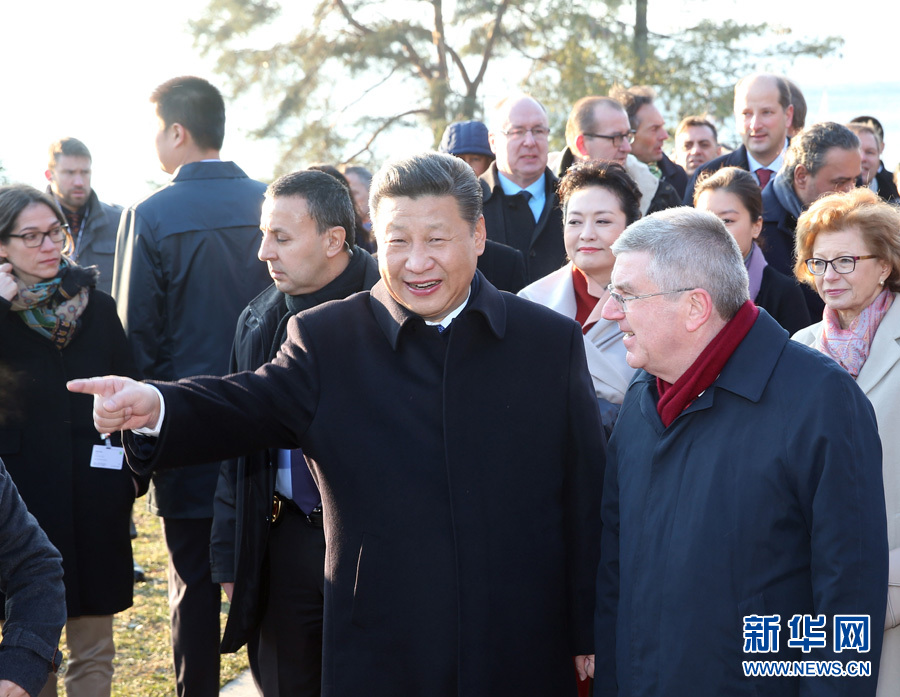 1月18日，國家主席習近平在瑞士洛桑國際奧林匹克博物館會見國際奧林匹克委員會主席巴赫,。這是會見后,，習近平和夫人彭麗媛在巴赫主席夫婦陪同下，參觀國際奧林匹克博物館,。新華社記者 姚大偉 攝