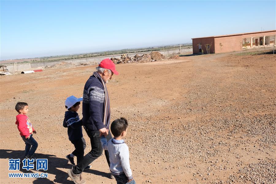 （國際·圖文互動）（3）通訊：幫助孩子們過有尊嚴(yán)的人生——記摩洛哥阿特拉斯山腳下的孤兒院